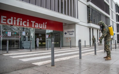 L'exèrcit espanyol desinfectant el Parc Taulí el mes de març del 2020 | Roger Benet